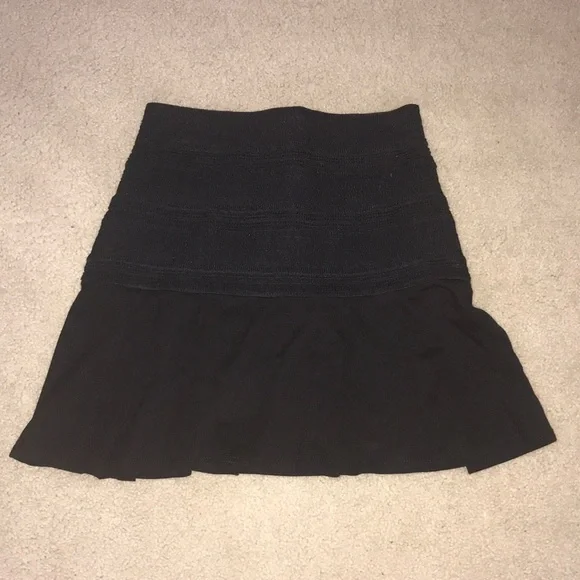 New with tags bebe fit and flare skirt Sz 4 - Picture 2 of 4